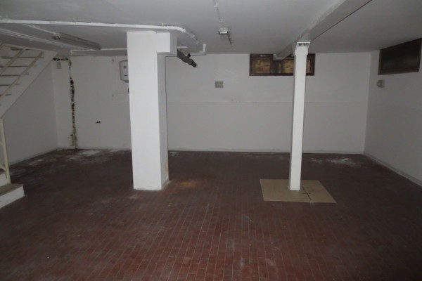 magazzino - NEGOZIO THIENE (VI)